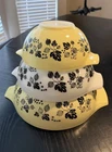 PYREX Gooseberry Yellow & White Glass Nesting Mixing Bowl Set of 3