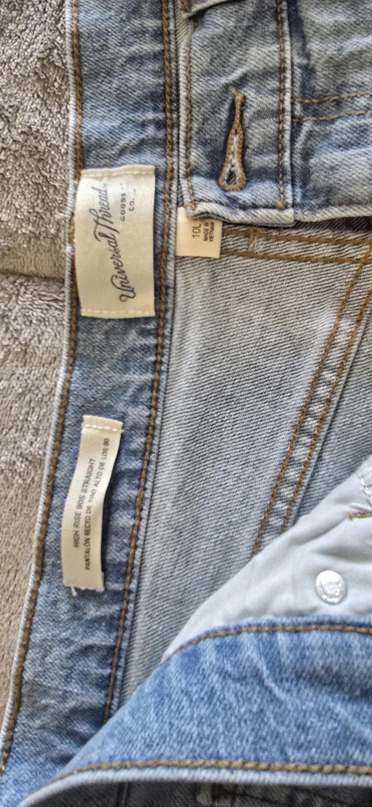 Universal Thread Women's High-Rise 90s Straight Jeans Light Wash Blue Size 10