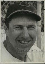 1942 Press Photo Ernie Koy, Cincinnati Baseball - cvb75244