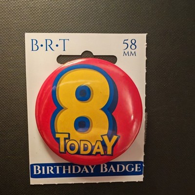 RYB Blocky | AGE EIGHT | 58mm Geburtstag Party Pin Anstecker