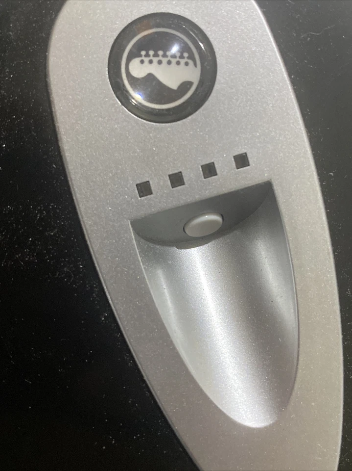 Wii Rock Band 19091 Fender Stratocaster no strap no dongle  - Image 4 of 4