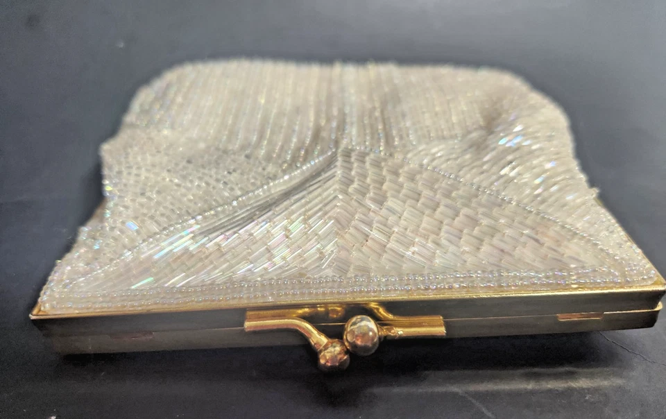 Carlo Fellini White Beaded Evening Clutch Bag Crossbody Gold Chain Kiss Lock EUC - Image 4 of 4