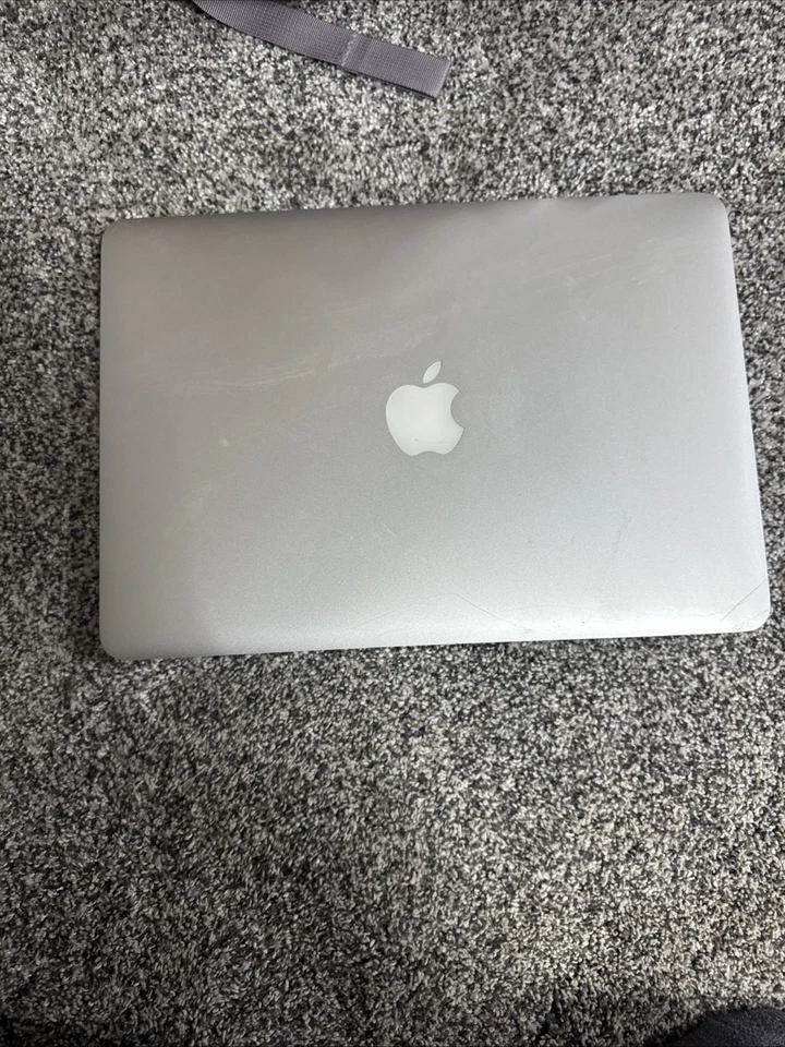 Apple A1502 MacBook Pro 8GB DDR3 - 256GB Yosemite Works Great! - Image 2 of 4