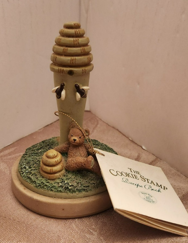 Brown Bag Cookie Stamp 1995 No.1 Beehive Bear with Booklet