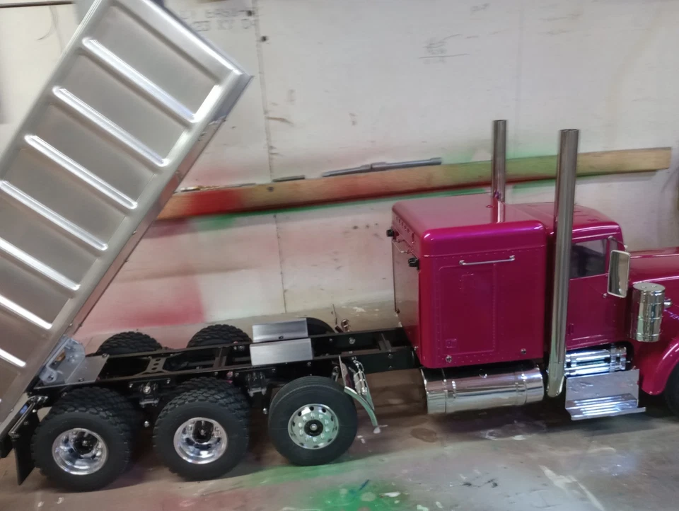 Tamiya Grand Hauler dump Truck With Tag Axle And Lites - Image 4 of 4