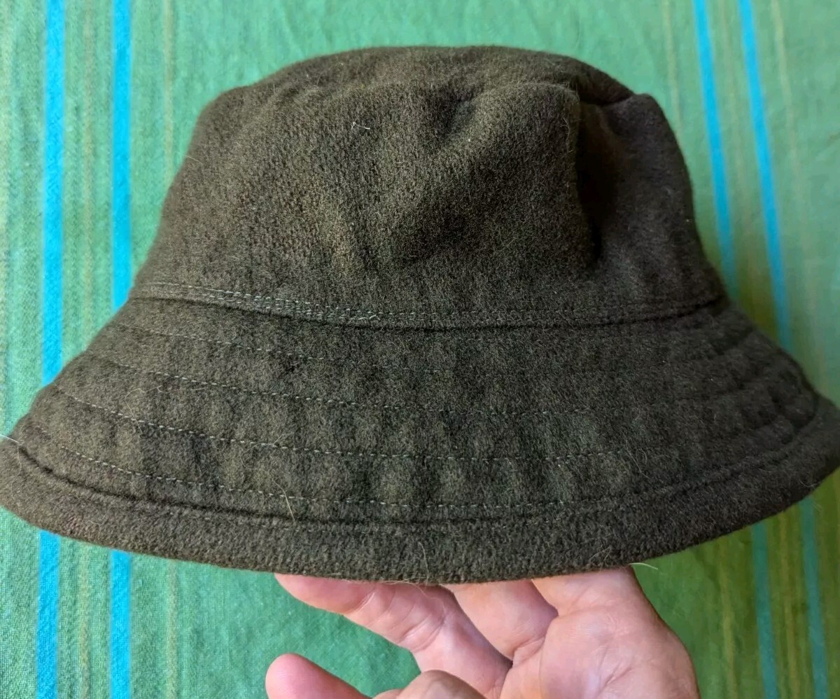 Vintage Green  Bucket Hat. Very Good Condition. One Size. Vintage 1950s Hattie Carnegie Bucket Hat Green Wool Size M  main image 2