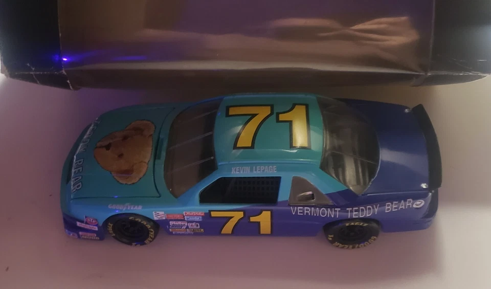 REVELL ESCALA 1/24 DIECAST NASCAR BUCSH NORTH #71 OSOS DE PELUCHE PISCINAS KEVIN LEPAGE Foto 3 de 4