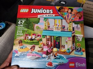 lego juniors stephanie's lakeside house