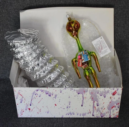 RARE ORIG VICTOR CHIARIZIA MOUTH BLOWN HAND PTD ALIEN AUTOPSY CHRISTMAS ORNAMENT