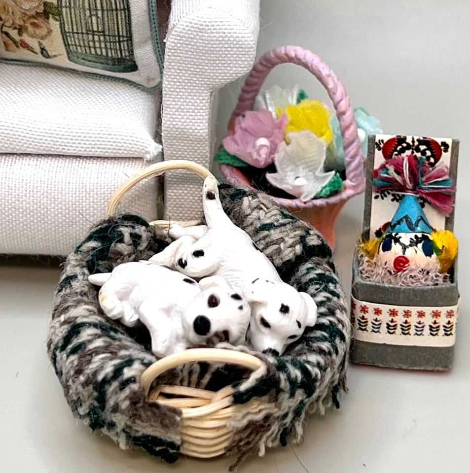 Lote de decoración de vestidos juguetes artículos de habitación de niñas miniatura para casa de muñecas vintage 1:12 Foto 4 de 4