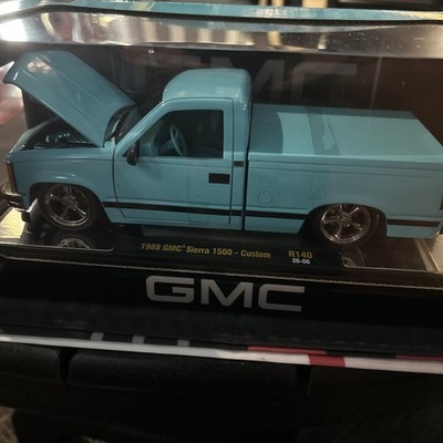 M2 MACHINES CHASE 1988 GMC SIERRA 1500 CUSTOM OBS 1:24 SCALE