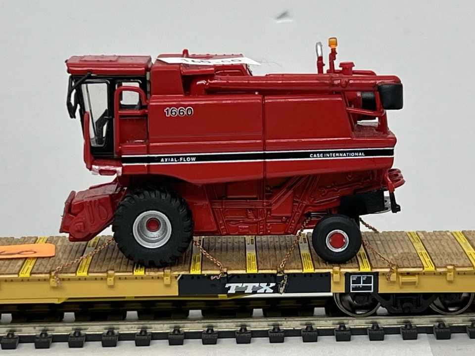 Scaletrains 68’ Ralphstrains custom TTMX 80643 CASE IH 1660 Combine 1/87 - Image 4 of 4