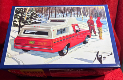 AMT  1963 Ford F-100 Camper Pickup 1:25 Plastic Model Kit AMT1412/12 Open
