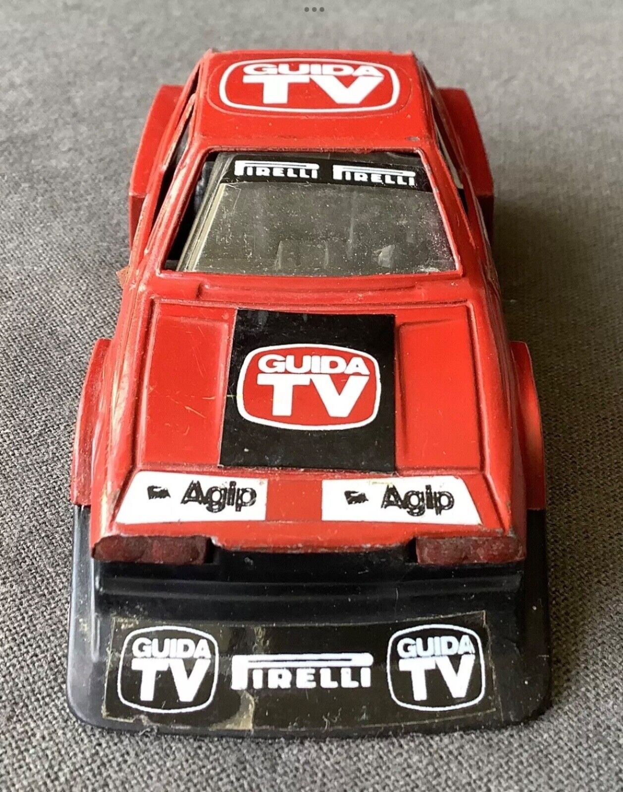 Foto 1 di 10
