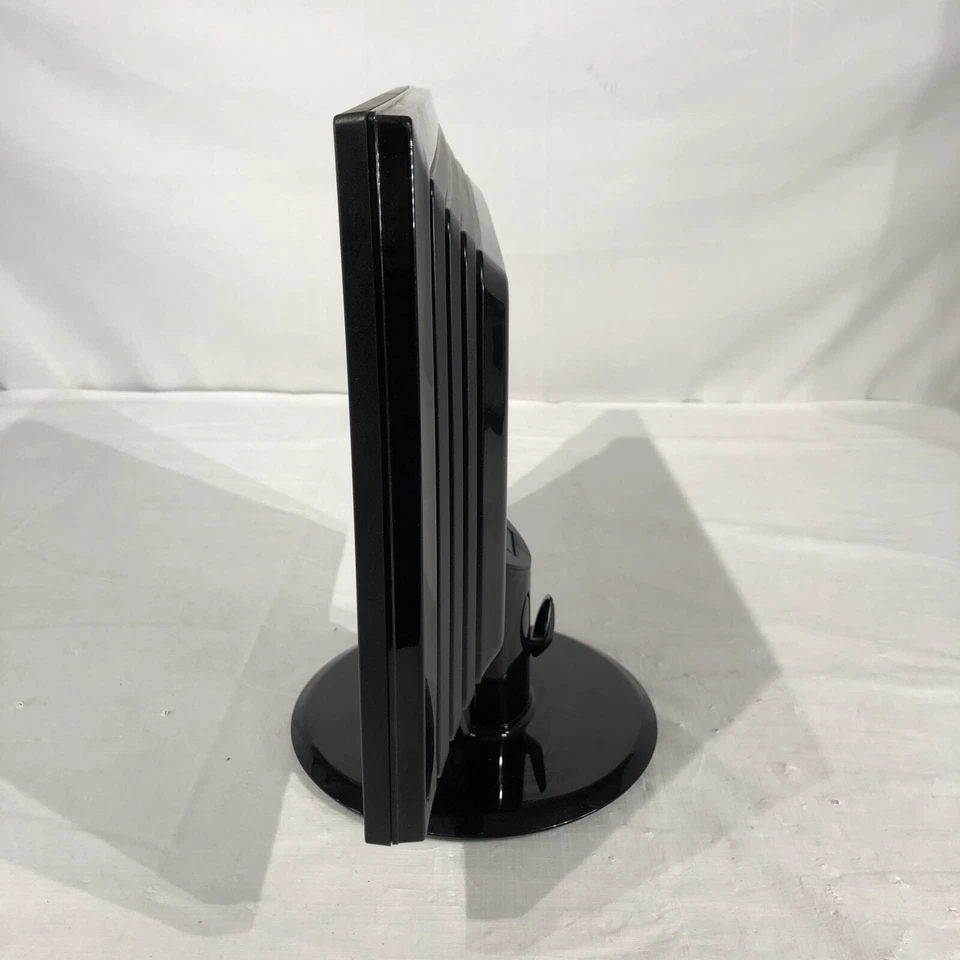 LG Flatron Black Desktop Monitor L196WTQ - Image 3 of 4