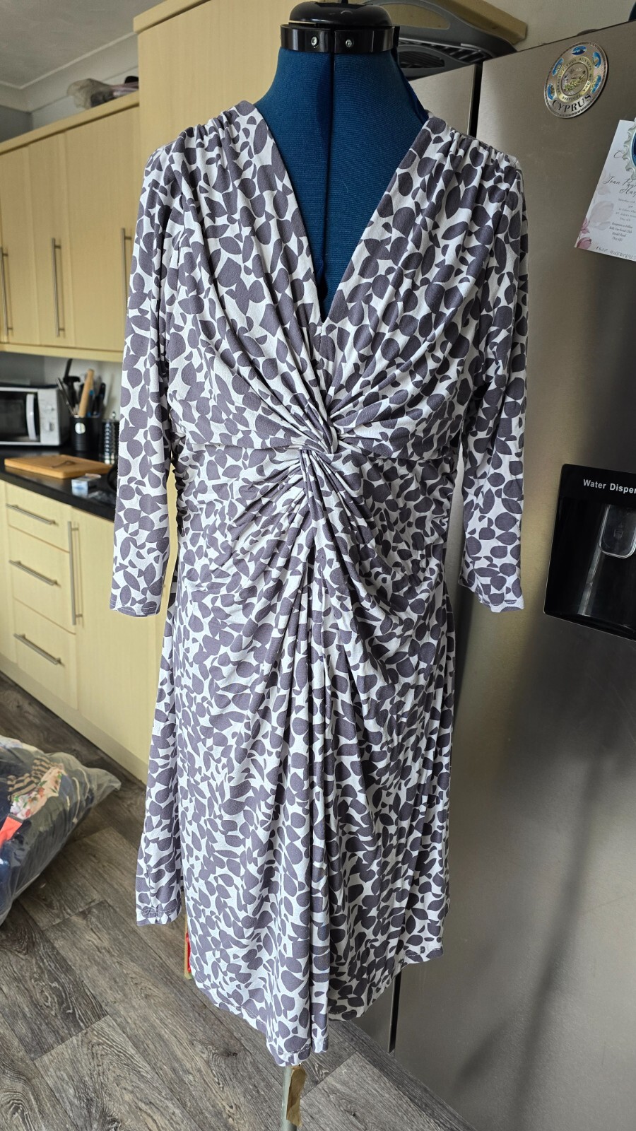 Picture 1 of 4