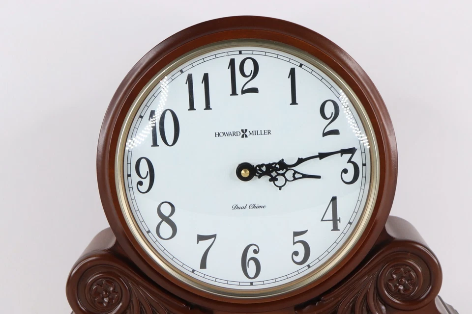 Howard Miller Desiree Chiming Cuarzo Abrigo Reloj Escritorio Mesa Reloj Madera Tallada Foto 3 de 4