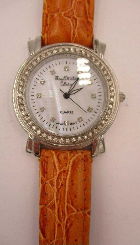 VTG Marcel Drucker Ladies Watch, Pearl face with Crystal stones #22-959 Marcel Drucker Collection Watch Gold Tone Red Stones Japan  main image 4