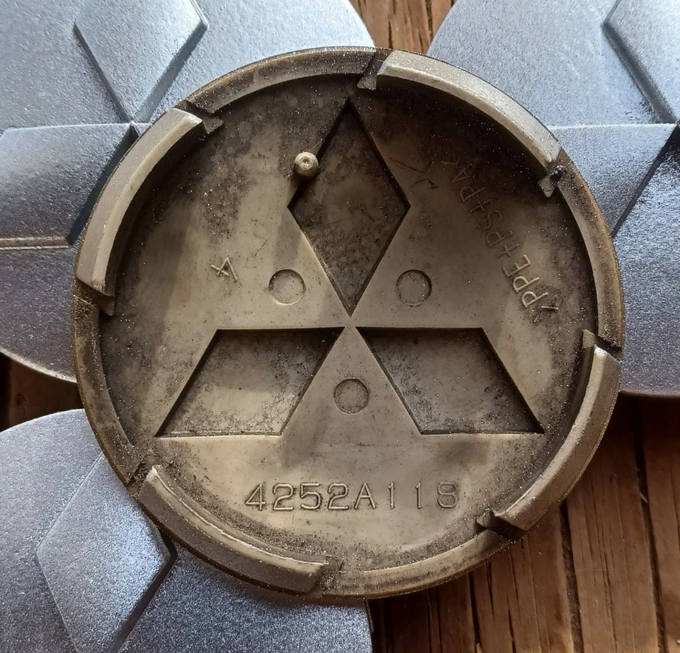 Mitsubishi Eclipse, conjunto de tampa central transversal de 4, 2004-2022 p/n 4252A118 repintado - Imagem 3 de 3