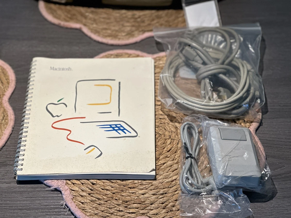 Apple Macintosh 128k 1984 Original Early Mac M0001 - Bag, Mouse, Cable, Manual