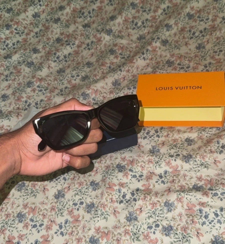 Louis Vuitton Cat Eye Sunglasses for Women for sale | eBay display picture 3