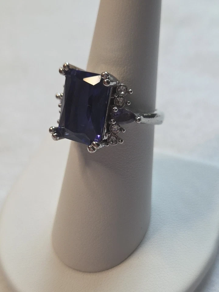 Elegante anillo de cóctel vestido de tanzanita y diamantes simulado talla 6,75 Foto 3 de 4