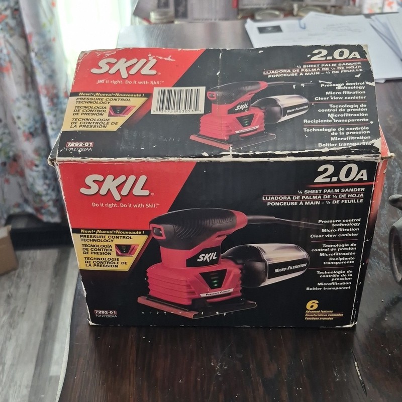 SKIL 7292-01 1/4 Sheet Palm Sander Corded Electric 2.0A 120V Red/Black