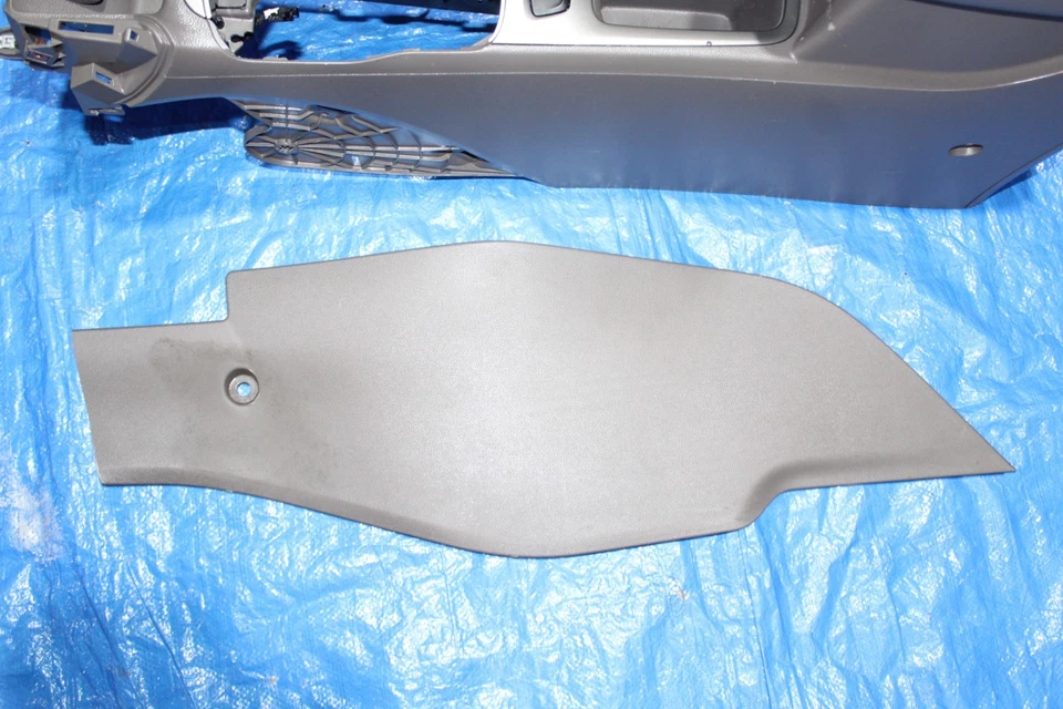 CONSOLA CENTRAL Chevy CRUZE 17-19 con reposabrazos tapa portavasos puertos de carga USB Foto 2 de 4