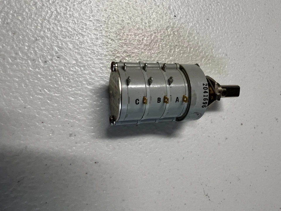 Interruptor giratorio de 6 posiciones JANCO 1 polo 3 cubiertas, 5A/115AC, 3A/28VDC. Foto 2 de 4