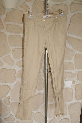 Pantalon beige taille 44 (D'occasion) à CORMINBOEUF pour CHF 10 – avec