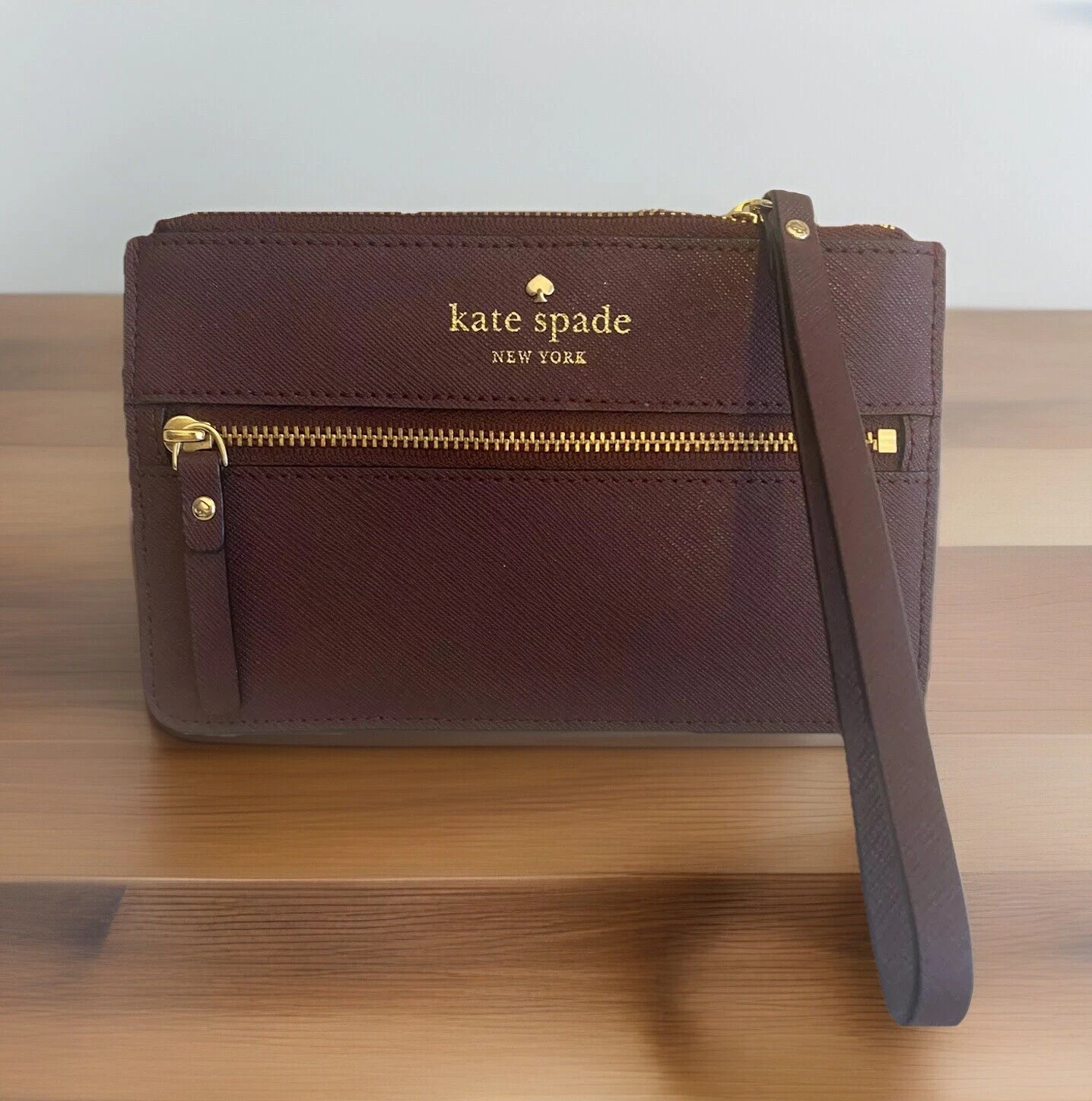Kate Spade New York Polso rivestito in pelle bordeaux nuovo