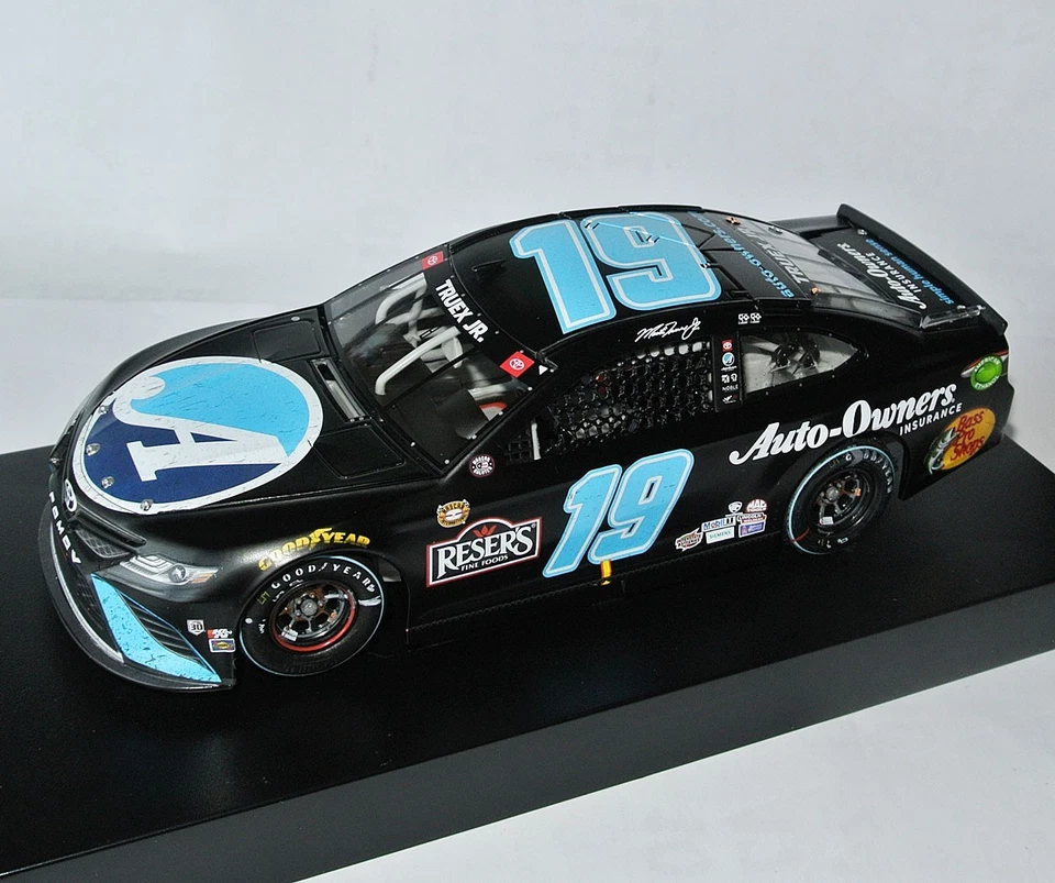 2021 Toyota Nascar #19 - Auto-Owners  - Martin Truex jr -  1:24 Darlington Win - Bild 2 von 4