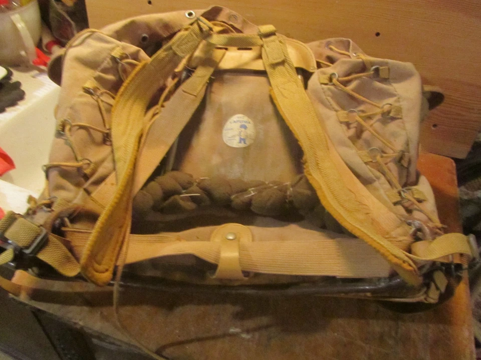 ancien sac a dos LAFUMA avec gamelle - Photo 3/4