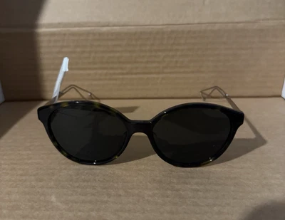 Lunettes de Soleil Dior DiorConfident1 Modèle : AQTP9 Prix 261 Euros - Photo 1/4