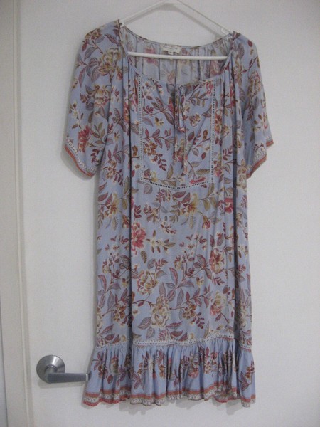 NEW U COLLECTION BLUE FLORAL SHORT SLEEVE BOHO DRESS WITH TIE NECK SIZE 12