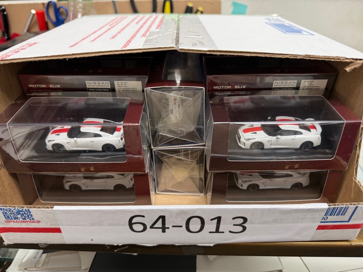 1/64 Motorhelix Nissan Skyline GT-R R35 50th Anniversary Edition