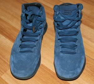 navy blue and gold under armour shoes