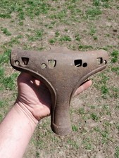 Una vecchia stufa a legna in ghisa ricambio gamba piede vintage pentola bruciatore pancia riscaldatore 