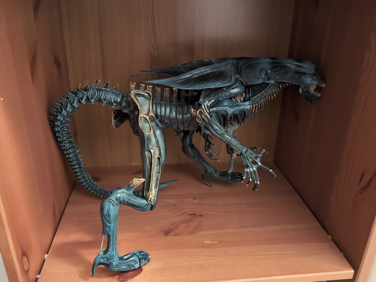 Aliens: Xenomorph Queen Ultra Deluxe Action Figure Loose Damaged