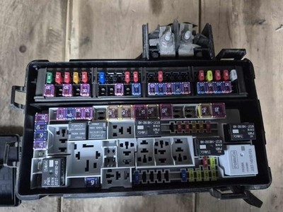 2017-2019 FORD F250-F350 Super Duty Engine Fuse Box Assembly Used OEM-Warranty