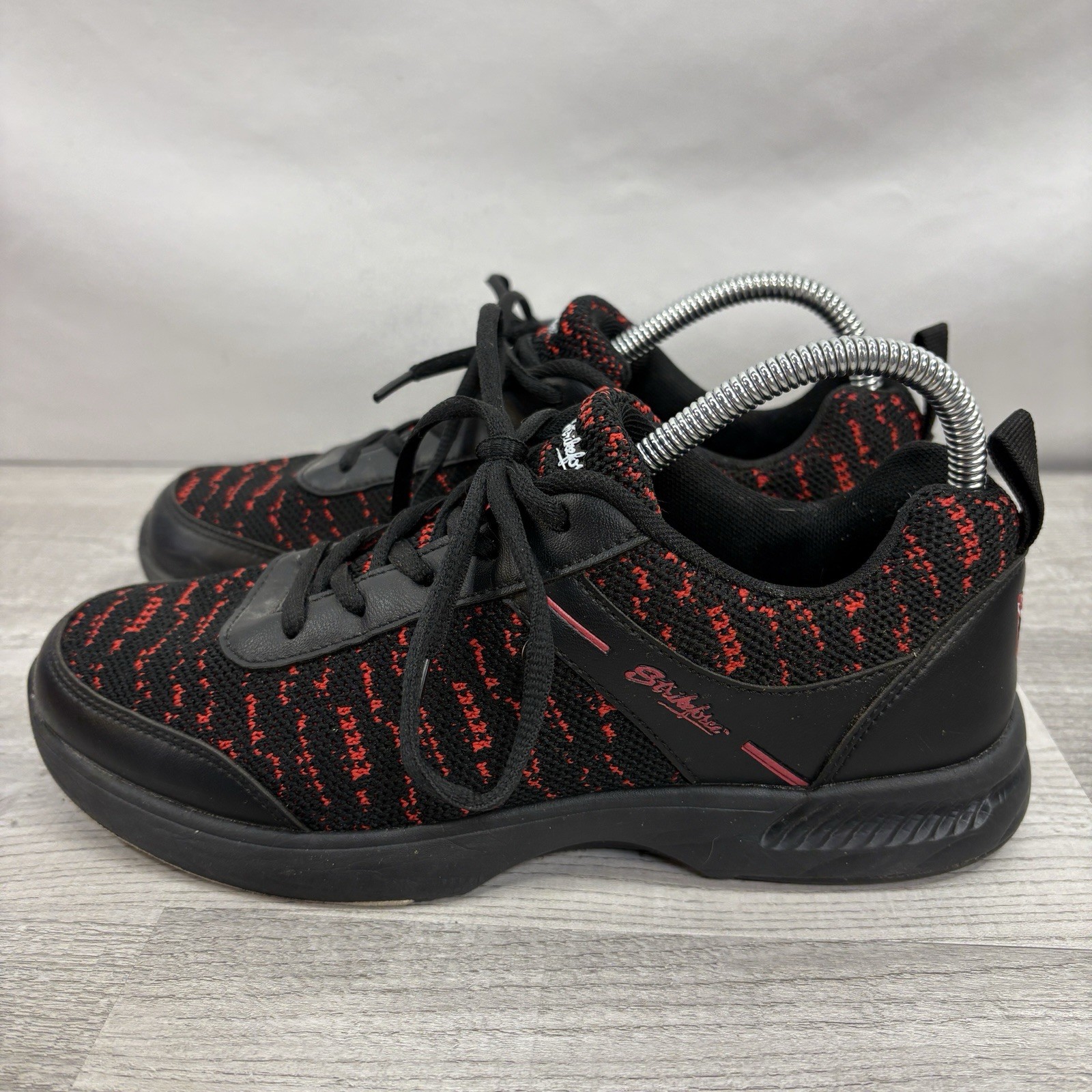Men's 6.5 Black Red Mesh Athletic Style