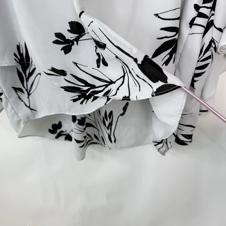 Blusa túnica Grace talla XL blanco roto con estampado floral negro mangas largas campana Foto 3 de 4