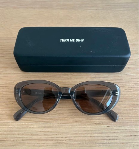TURN ME ON Clear Gray Sunglasses Self-Frame Fashionable Unisex