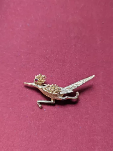 Vtg Marcel Boucher Road Runner 1960ish Brooch #  8389P Gold-tone Ruby color eye