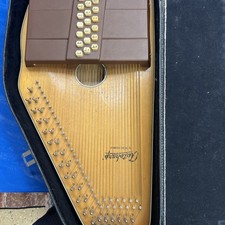 Oscar Schmidt Model 21 Chord autoharp In case