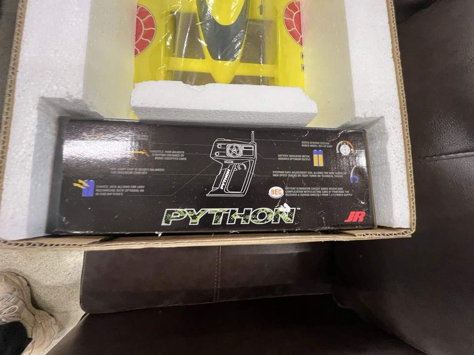 Miss Llumar 1/12 Hydro RTR Nitro Hydroplane Boat - Image 3 of 4