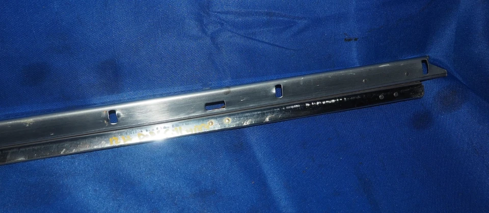 Cadillac Series 62 1953 cupé pasajero puerta derecha umbral cromo moldura OEM Foto 4 de 4