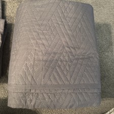Grey Quilt With 2 Pillow Cases, Queens