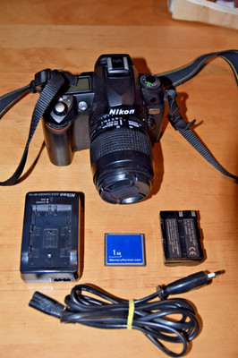 Nikon D70 3887 Auslös.+NIKKOR 35-80mm 1:4-5.6 D Zubehörpaket.