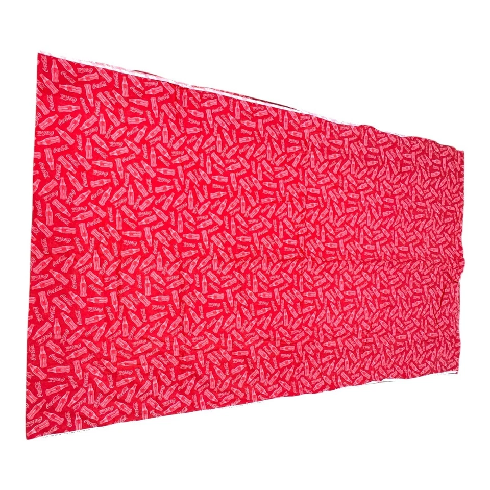 Tela de algodón con estampado de botellas rojas y blancas Coca-Cola a gran escala Soda Pop 2 yardas Foto 2 de 4